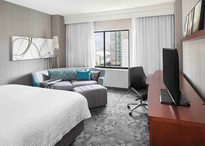 Courtyard By Marriott Jersey City Newport